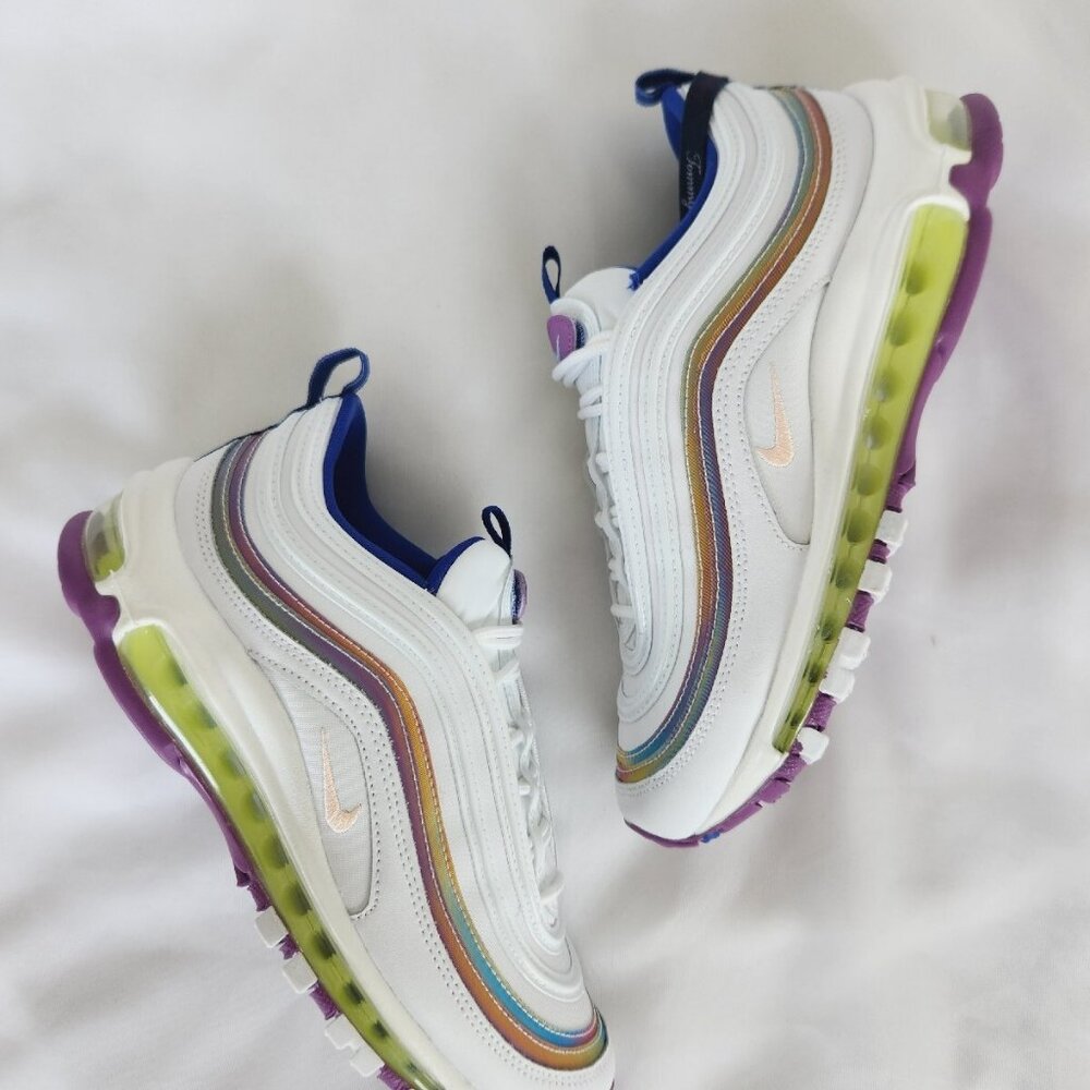 SIZE  6 WOMEN'S NIKE AIR MAX 97 SE WHITE / Iridescent Striped Easter CW2456-100